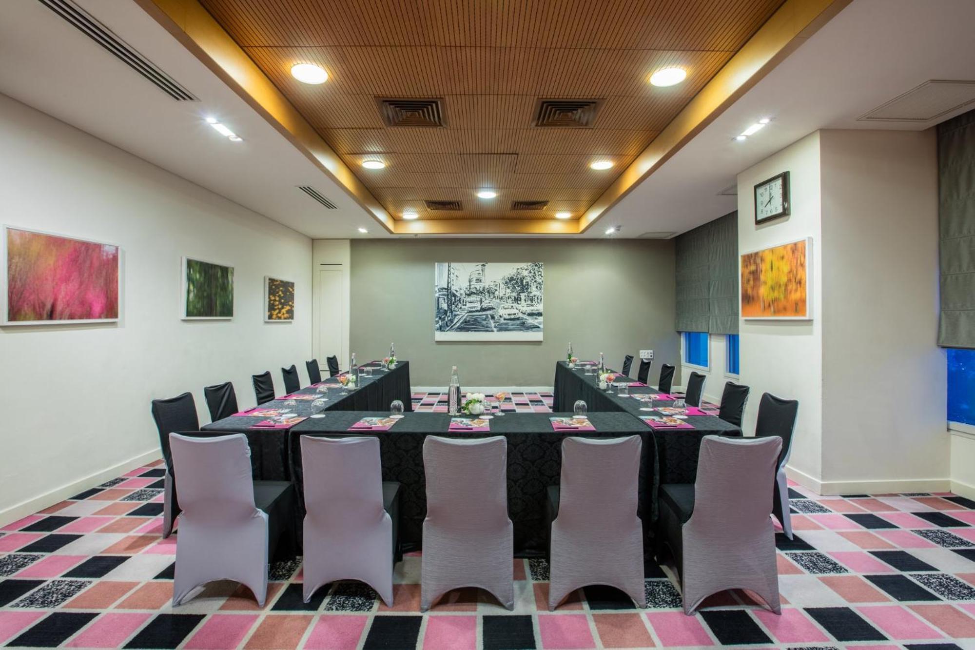 特拉维夫市中心皇冠假日酒店 外观 照片 Meeting room